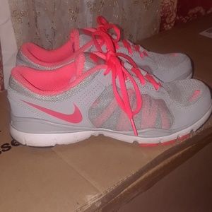 Nike Tennis Shoes